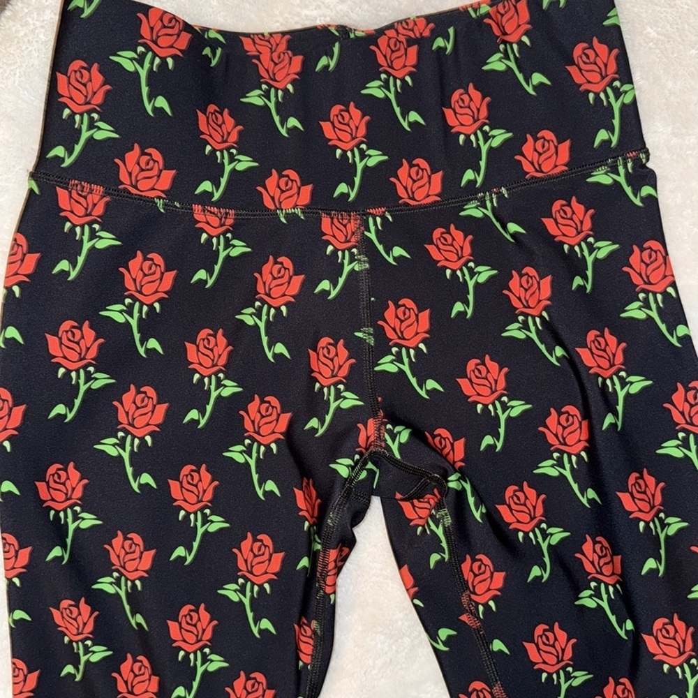 Terez Fresh Floral‎ DuoKnit Leggings
Retail $139

Great condition!
